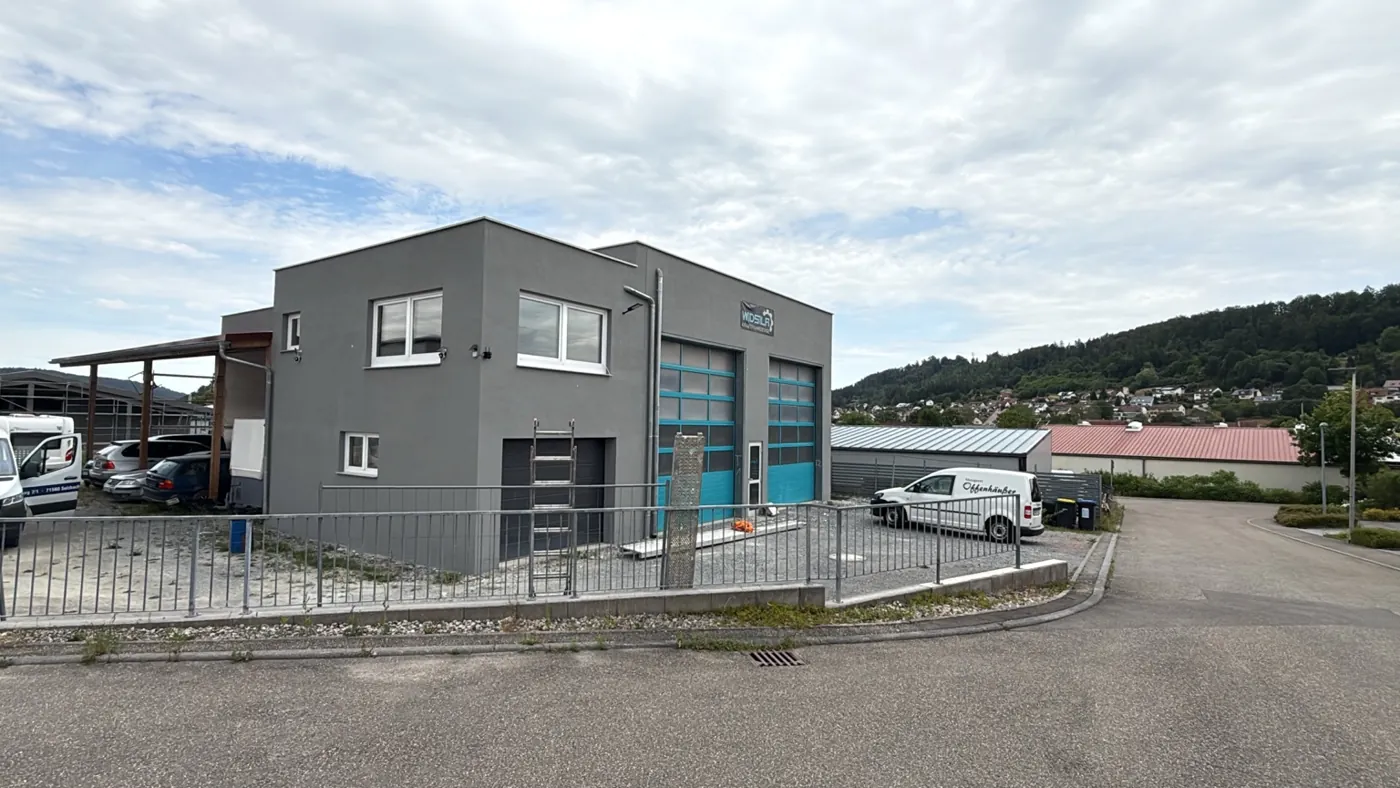 Gewerbegebäude in Fornsbach nach dem vollständigen Neuverputz